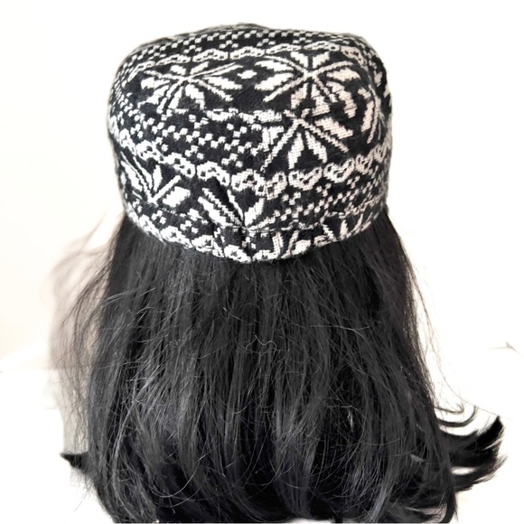 Angela & William Nordic-Print Cadet/Newsboy Cap/Winter Cabbie Hat in Black/Cream - Picture 8 of 11